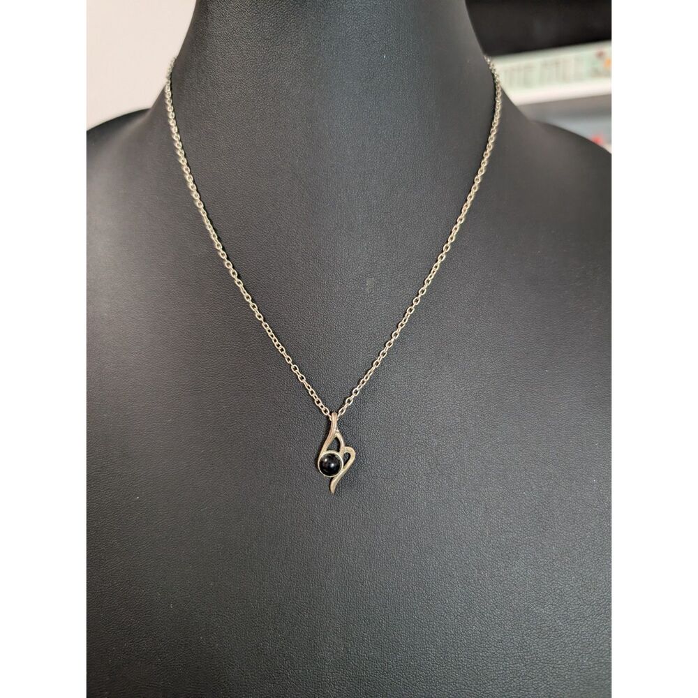 Vintage Style Silver Abstract Swirl Black Stone Pendant Necklace 18"